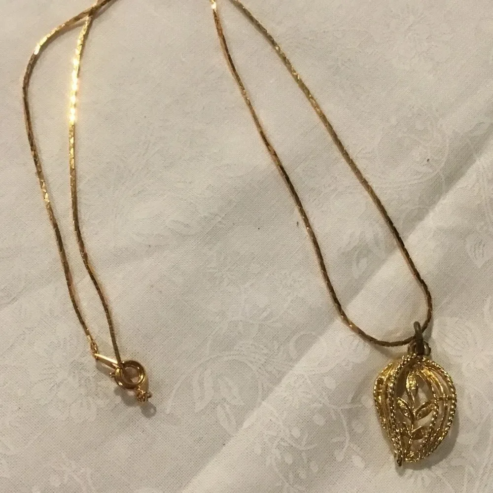Goldtone Necklace With Leaf Pendant